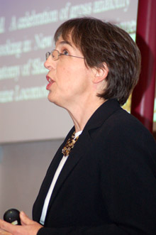 Professor Jo Price delivering the RCVS Share Jones Lecture in 2007