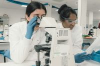 Two female vets in a laboratory