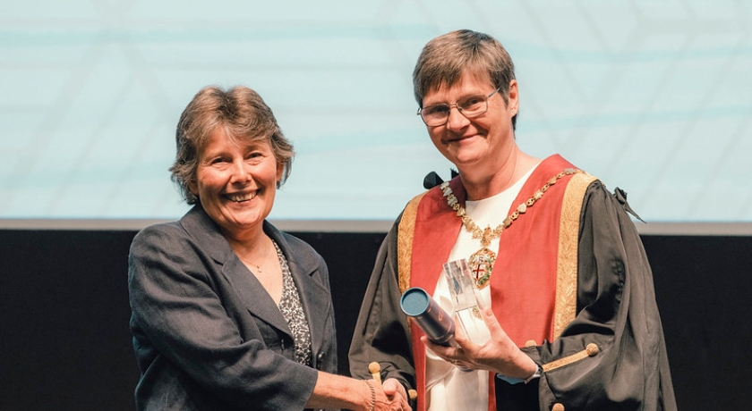 Sue Paterson presenting an Honorary Associateship to Professor Diana Williams at RCVS Day 2024