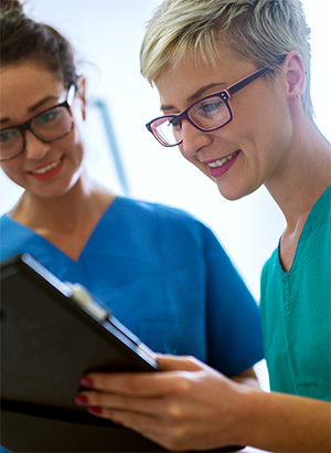 RVN Starting Out course portrait image - two veterinary nurses smiling