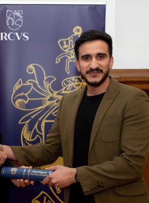 Sohail Idrees receiving his scroll