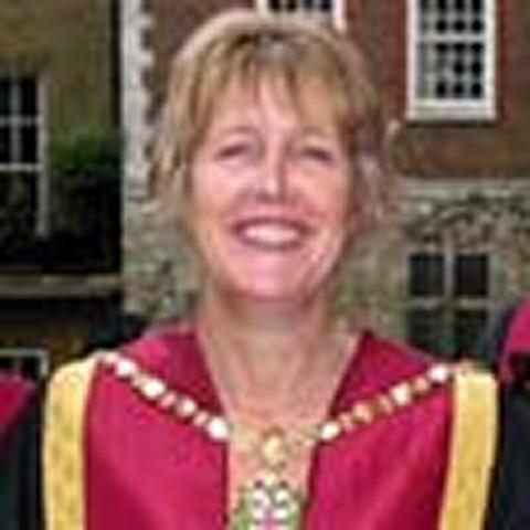 Lynne Hill invested as new RCVS President