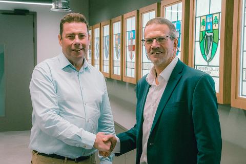 Dr Matt Jones, Head of Harper & Keele Vet School, shaking hands with RCVS President Professor Tim Parkin 